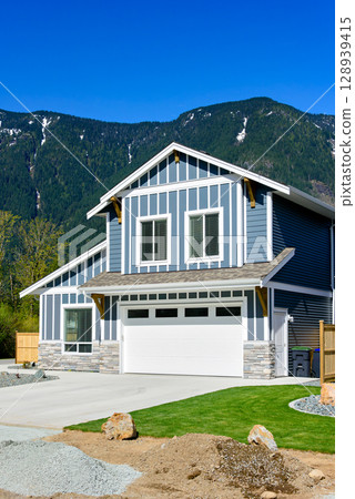 Brand new house on the final stage of construction 128939415