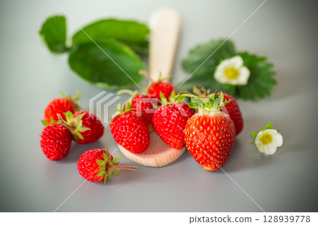 Appetizing red strawberries in a minimalistic composition Appetizing red strawberries in a minimalistic composition 128939778