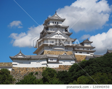 Himeji castle   128940450