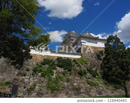 Himeji castle   128940465