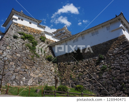 Himeji castle   128940471