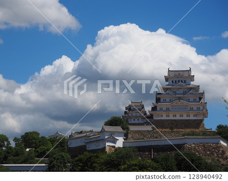 Himeji castle   128940492