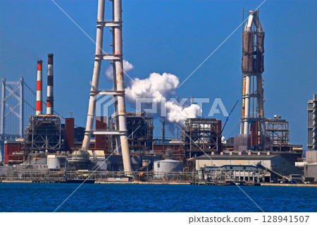 [Kagawa Prefecture] Sunny weather at Shikoku Electric Power Sakaide Power Station (thermal power plant) 128941507