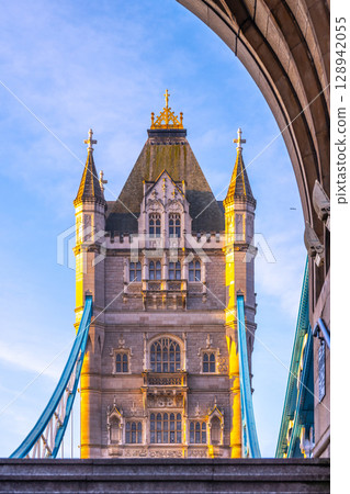 Early morning light bathes Tower Bridge in London, highlighting its architectural beauty and intricate details, while the Thames flows calmly beneath it, showcasing the serenity of the scene. Early morning light bathes Tower Bridge in London, highlighting its architectural beauty and intricate details, while the Thames flows calmly beneath it, showcasing the serenity of the scene. 128942055