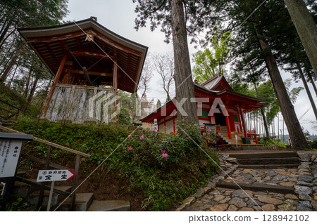 Spring in Hiraizumi, Takkoku-no-Iwaya Bishamon-do, front of Himemachi Fudo-do, Hiraizumi Town, Iwate Prefecture Spring in Hiraizumi, Takkoku-no-Iwaya Bishamon-do, front of Himemachi Fudo-do, Hiraizumi Town, Iwate Prefecture 128942102