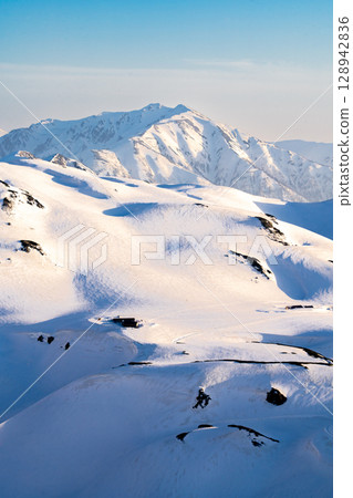 Mt. Yakushi and Mt. Murododaira dyed in the sunset - Climbing Mt. Tateyama and Mt. Betsuyama in the Northern Alps during the remaining snow season Mt. Yakushi and Mt. Murododaira dyed in the sunset - Climbing Mt. Tateyama and Mt. Betsuyama in the Northern Alps during the remaining snow season 128942836