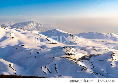 Mt. Yakushi and Mt. Murododaira dyed in the sunset - Climbing Mt. Tateyama and Mt. Betsuyama in the Northern Alps during the remaining snow season 128942840