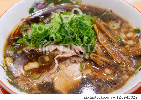 吳福軒背脂黑醬油拉麵 128943022