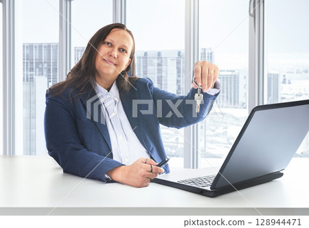 estate agent woman 128944471