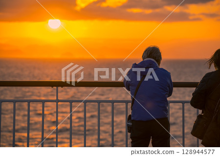 [Tokyo Kyushu Ferry bound for Mayu Shinmoji Port: Sunset off the coast of Uwajima] 128944577