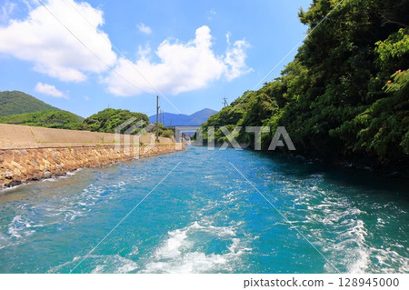 [Shimane Prefecture] Funebiki Canal on a clear day (Nishinoshima, Oki Islands) 128945000