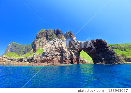 [島根縣] 從國賀（隱岐諸島西之島）的定期觀光船上眺望國賀海岸 128945037