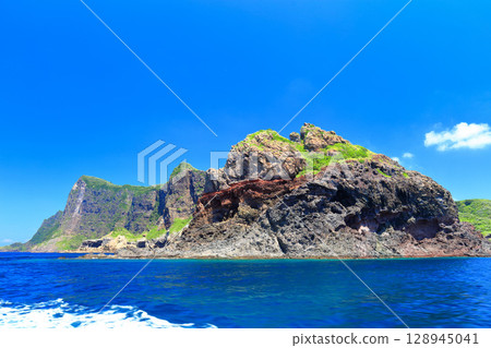 [島根縣] 從國賀（隱岐諸島西之島）的定期觀光船上眺望國賀海岸 128945041