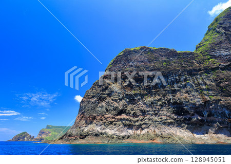 [島根縣] 從國賀（隱岐諸島西之島）的定期觀光船上眺望國賀海岸 128945051