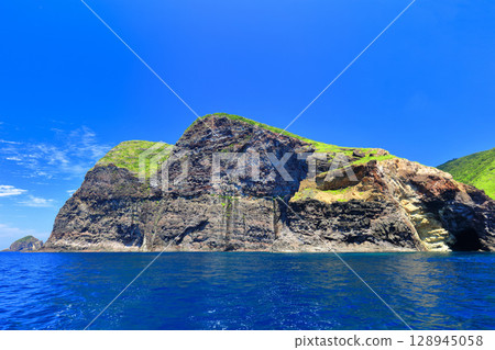 [島根縣] 從國賀（隱岐諸島西之島）的定期觀光船上眺望國賀海岸 128945058