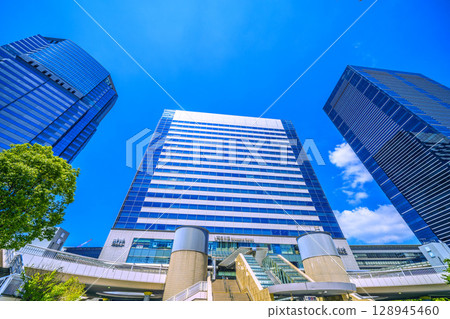 Tokyo cityscape in Japan, overlooking Shinagawa Station and office buildings (July 26, 2025) 128945460