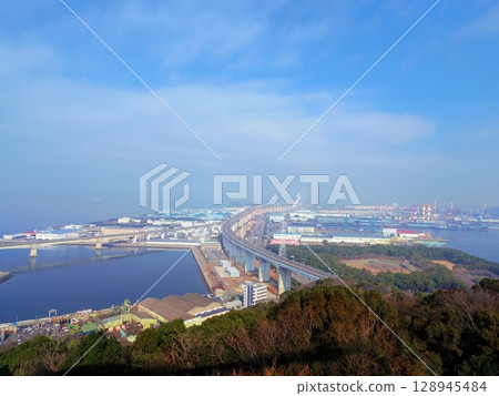 The Great Seto Bridge as seen from the Seidoujiyama Observatory (Utazu Town, Ayauta District, Kagawa Prefecture) 128945484