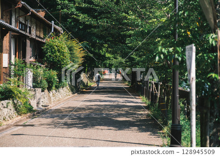 [Ujikami Shrine/Uji Shrine] A road rich in nature 128945509