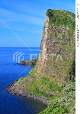 [島根縣] 晴朗的日子裡的國賀海岸摩天崖（隱岐諸島西之島） 128945525