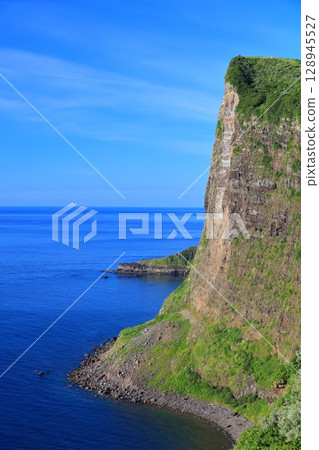[島根縣] 晴朗的日子裡的國賀海岸摩天崖（隱岐諸島西之島） 128945527