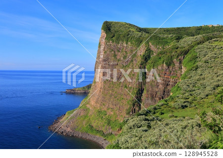 [島根縣] 晴朗的日子裡的國賀海岸摩天崖（隱岐諸島西之島） 128945528