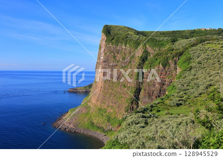 [島根縣] 晴朗的日子裡的國賀海岸摩天崖（隱岐諸島西之島） 128945529