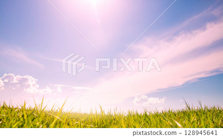The sun shining in the blue sky and white clouds, the refreshing scenery of green grasslands, the bright and hopeful image of nature, the feeling of freedom, 128945641
