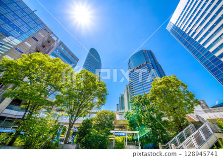 Tokyo cityscape in Japan, overlooking Shinagawa Station and office buildings (July 26, 2025) Tokyo cityscape in Japan, overlooking Shinagawa Station and office buildings (July 26, 2025) 128945741