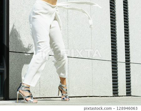 Woman wearing high heels and culottes 128946063