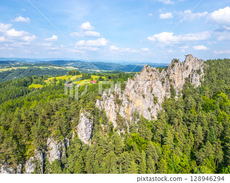 Explore the stunning dry rocks in Suche Skaly, located in Czechia's Bohemian Paradise. 128946294