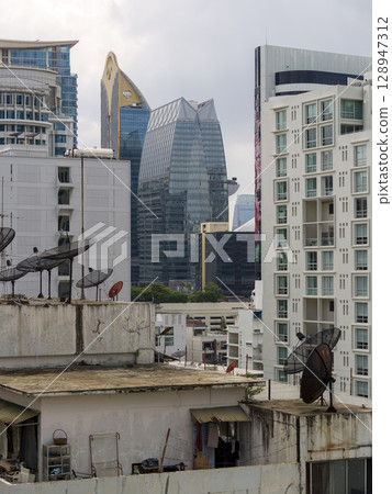 Buildings in central Bangkok / Bangkok, Thailand 128947312