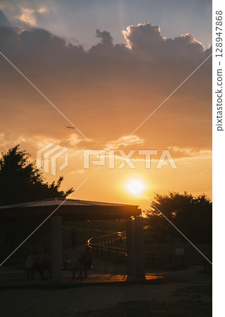 [Itami Sky Park] Beautiful sunset scenery 128947868