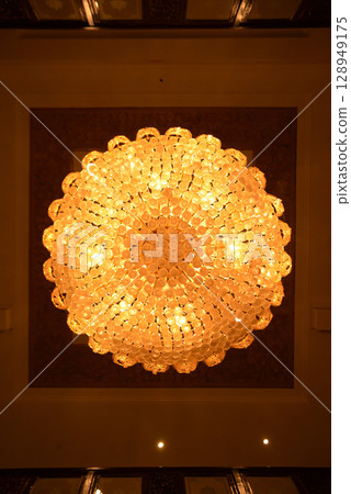 Light from luxury lamp ceiling in the hotel room. 128949175