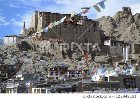 Leh Plaza is located in the heart of Leh city. It is the commercial area and the center of Leh city. There are many shops, restaurants and hotels in this area and the Leh Palace is clearly visible. 128949181