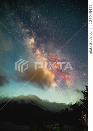 Mount Fuji and the Milky Way　 128949432