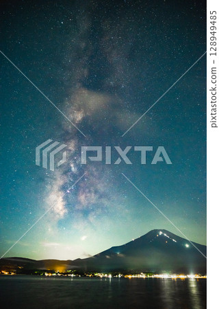 富士山和銀河』 128949485