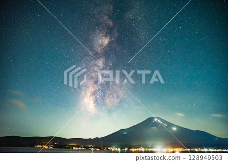 Mount Fuji and the Milky Way　 128949503