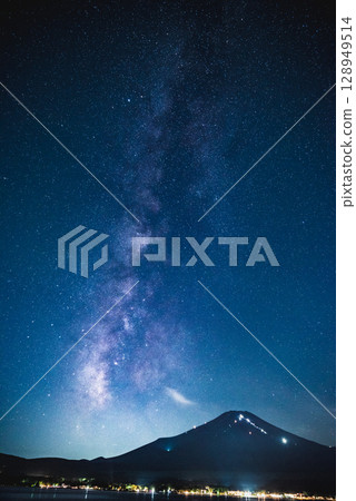 Mount Fuji and the Milky Way　 128949514