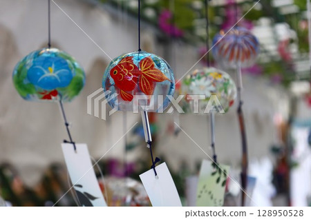 Colorful wind chimes (Kawasaki Daishi Wind Chime Market) 128950528