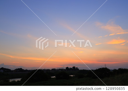 Beautiful sunset scenery Beautiful sunset scenery 128950835