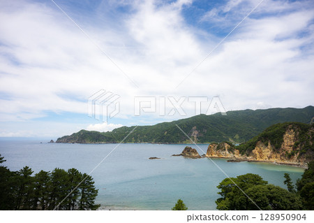 The blue sea of Izu 128950904