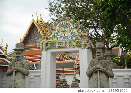 Chinese guardian statue at the gate of Wat Pho Which is one of the largest and oldest temples in Bangkok and is popular with both Thai and foreign tourists. 128951021