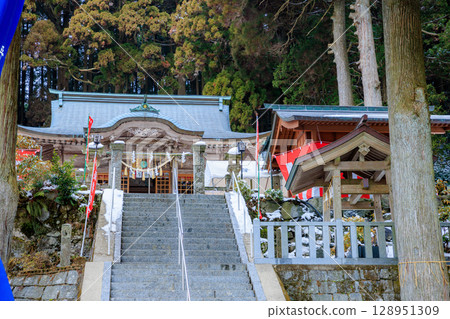 佐賀縣神崎市冬季白雪皚皚的宗振神社 128951309