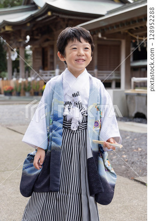 Shichigosan: Boy using a folding fan Shichigosan: Boy using a folding fan 128952288