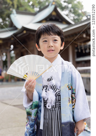 七五三折扇少年 128952290