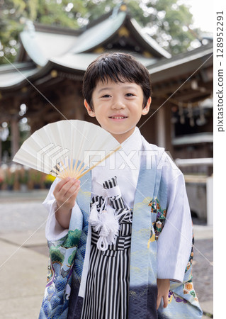 七五三:揮舞著折扇的少年 七五三:揮舞著折扇的少年 128952291