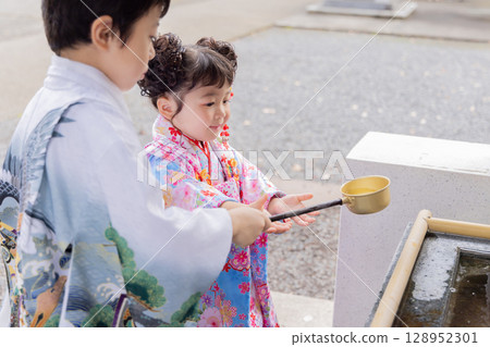 Shichigosan Mairi: Washing hands at Chozuya Shichigosan Mairi: Washing hands at Chozuya 128952301