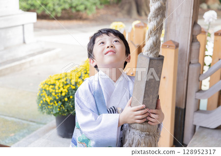 Shichigosan worship 128952317