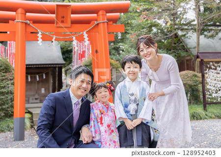 Shichigosan portrait Shichigosan portrait 128952403