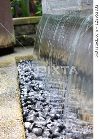 Japanese Gardens and Water Japanese Gardens and Water 128952832
